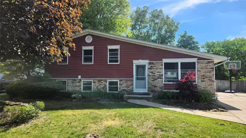 28718 Apollo Dr, Chesterfield, MI 48047