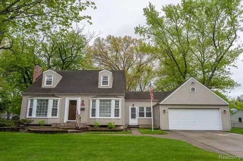 244 Gladwin Ave, Clawson, MI 48017