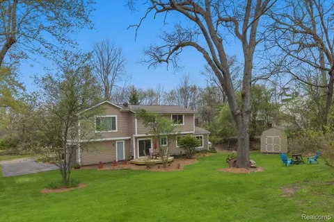 Exterior - 5105 Mohawk Ave, Independence, MI 48348 photo 6 of 9