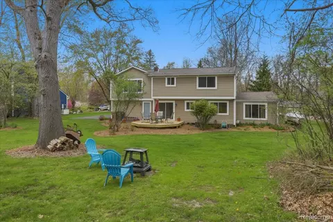 Exterior - 5105 Mohawk Ave, Independence, MI 48348 photo 7 of 9