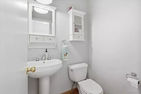 Bath - 5105 Mohawk Ave, Independence, MI 48348 photo 1 of 4