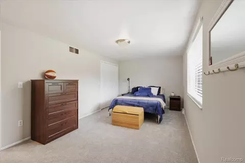 Bedroom - 5105 Mohawk Ave, Independence, MI 48348 photo 4 of 8