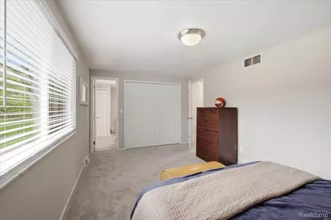Bedroom - 5105 Mohawk Ave, Independence, MI 48348 photo 5 of 8
