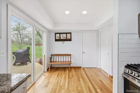 Entry Way - 5105 Mohawk Ave, Independence, MI 48348 photo 4 of 5