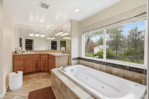 Bath - 5105 Mohawk Ave, Independence, MI 48348 photo 3 of 4