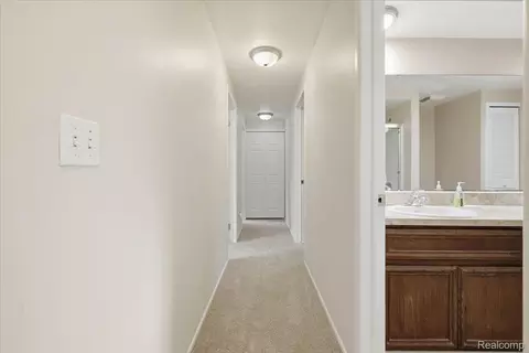 Entry Way - 5105 Mohawk Ave, Independence, MI 48348 photo 5 of 5