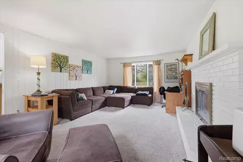 Living - 5105 Mohawk Ave, Independence, MI 48348 photo 2 of 3