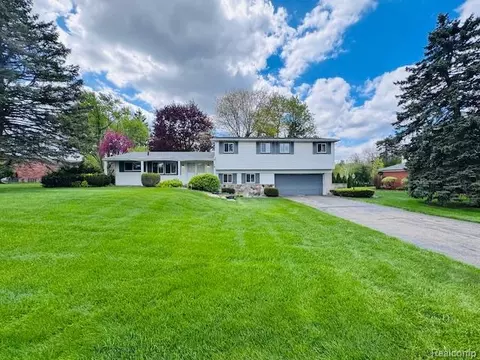2712 Rambling Way, Bloomfield Township, MI 48302