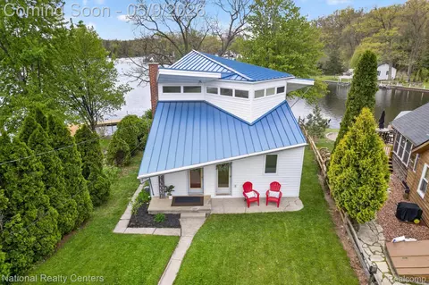 11505 Sunset Blvd, Putnam, MI 48169