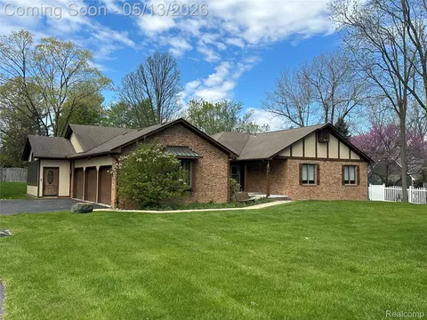 8329 Caribou Trl, Independence, MI 48348