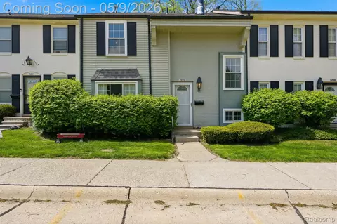 3252 Bolgos Cir, Ann Arbor, MI 48105