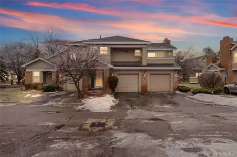 6610 Fieldstone Ct, West Bloomfield, MI 48322
