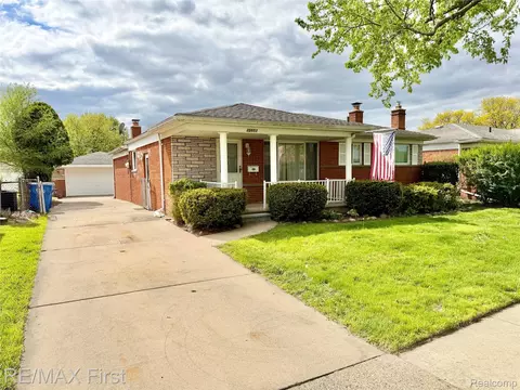 25653 Palomino Dr, Warren, MI 48089