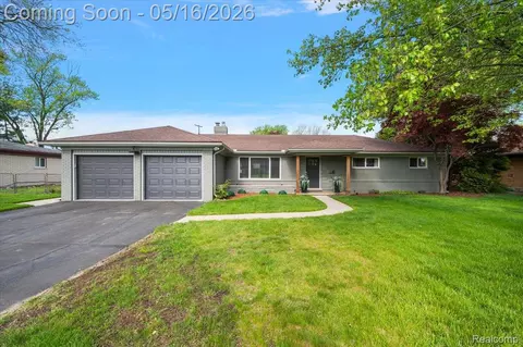 45503 Klingkammer St, Utica, MI 48317
