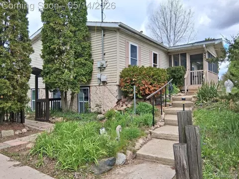 10055 N Genesee Rd, Thetford, MI 48458