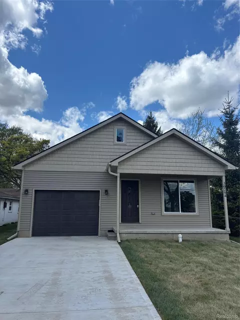 30294 Adams Dr, Gibraltar, MI 48173