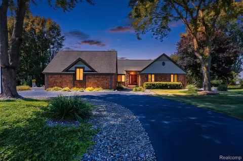 2124 Strader Dr, West Bloomfield, MI 48324