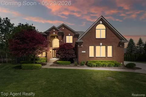 18775 Newbridge Dr, Macomb, MI 48044