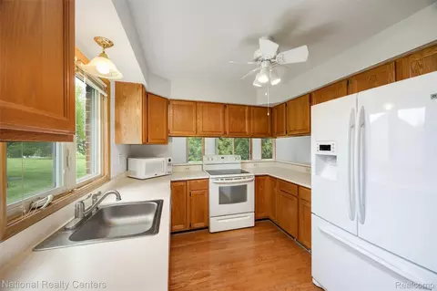 Kitchen - 16061 Meadows Dr, Macomb, MI 48044 photo 2 of 2