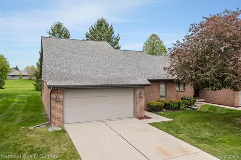 16061 Meadows Dr, Macomb, MI 48044