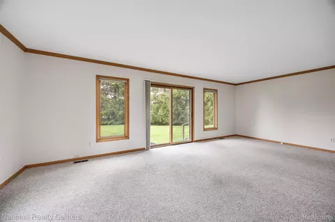Living - 16061 Meadows Dr, Macomb, MI 48044 photo 3 of 4