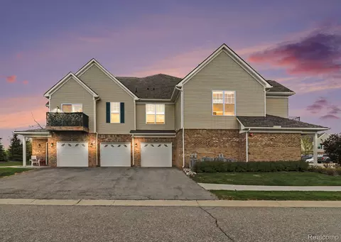 9864 Ridge Run St, Howell, MI 48855