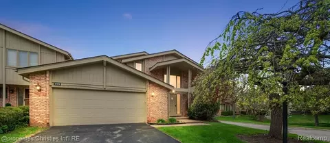 2189 Colony Club Ct, West Bloomfield, MI 48322