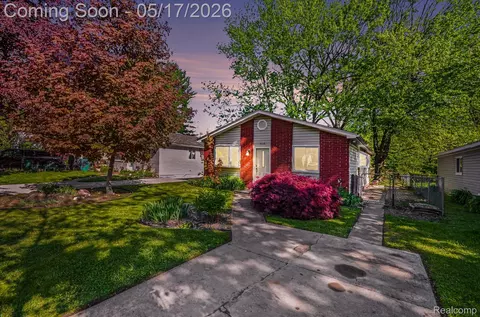 2628 Sinclair Ave, Waterford, MI 48328