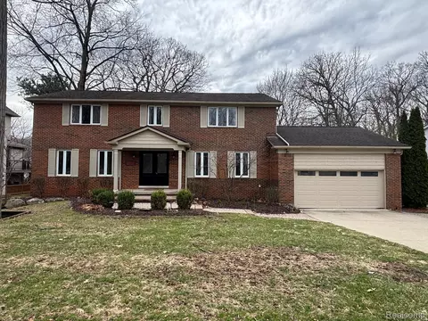2695 Homewood Dr, Troy, MI 48098