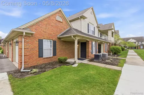 21582 Majestic Dr, Brownstown, MI 48183
