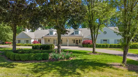 674 Rudgate Rd, Bloomfield Hills, MI 48304