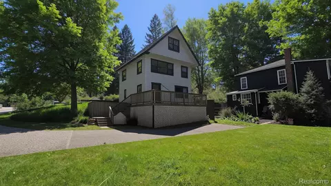 9847 Portage Lake Ave, Dexter, MI 48169