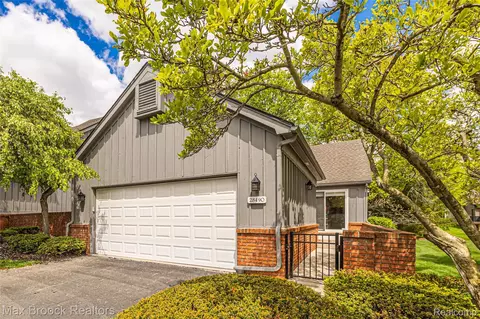 28490 Venice Cir, Farmington Hills, MI 48334