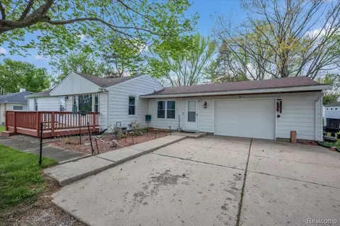 1084 E Grand Blanc Rd, Grand Blanc, MI 48439