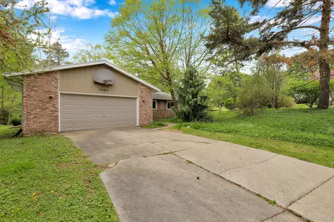 3305 Ridgefield Rd, Lansing, MI 48906