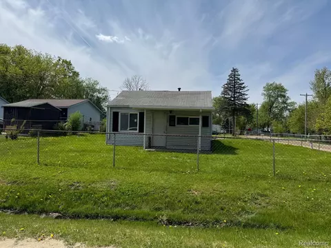 8325 Walter St, Mount Morris, MI 48458