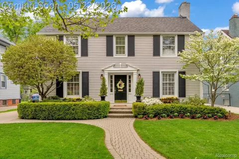 784 University Pl, Grosse Pointe, MI 48230