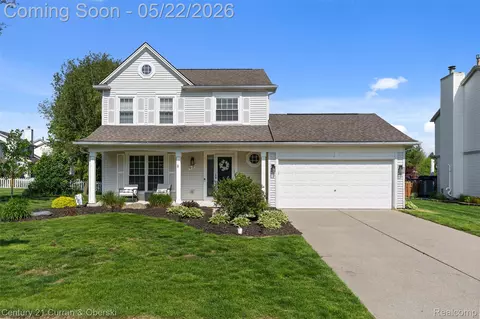 931 S Parkwood Dr, South Lyon, MI 48178