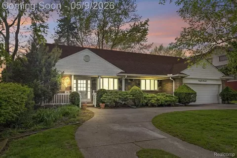 2600 Grange Rd, Trenton, MI 48183