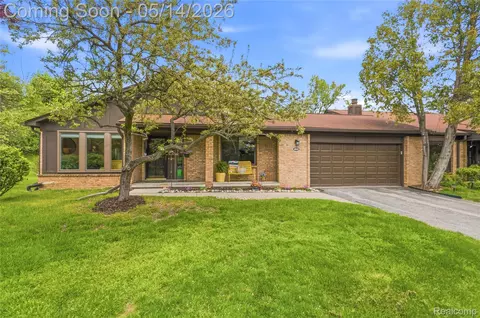 4042 Chablis St, West Bloomfield, MI 48323