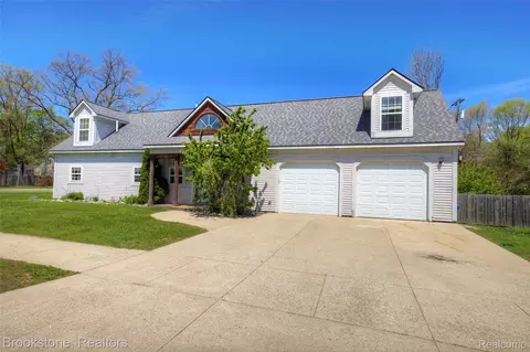 4458 Seeden St, Waterford, MI 48329