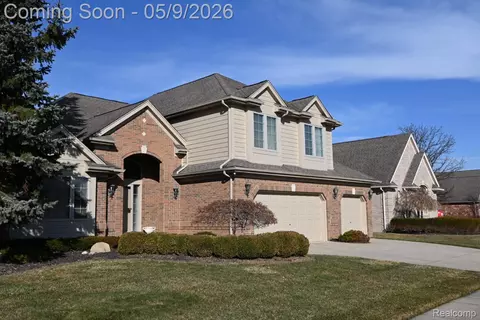 19205 River Valley Dr, Macomb, MI 48044