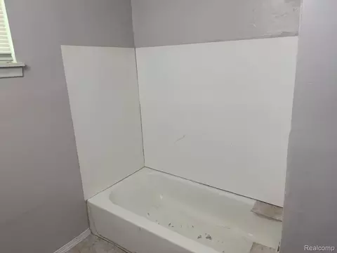 Bath - 1913 Basil Ln, Flint, MI 48504 photo 2 of 2
