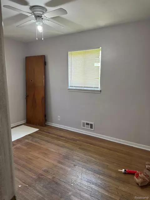 Bedroom - 1913 Basil Ln, Flint, MI 48504 photo 2 of 8