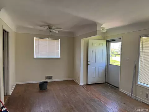 Living - 1913 Basil Ln, Flint, MI 48504 photo 1 of 2