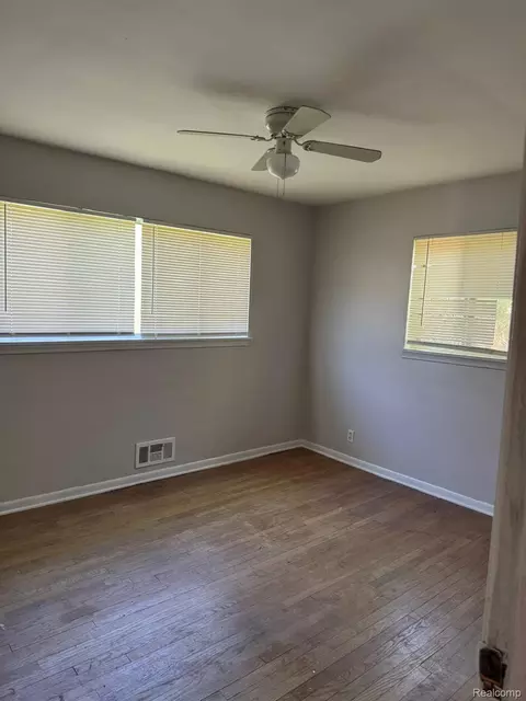 Bedroom - 1913 Basil Ln, Flint, MI 48504 photo 6 of 8