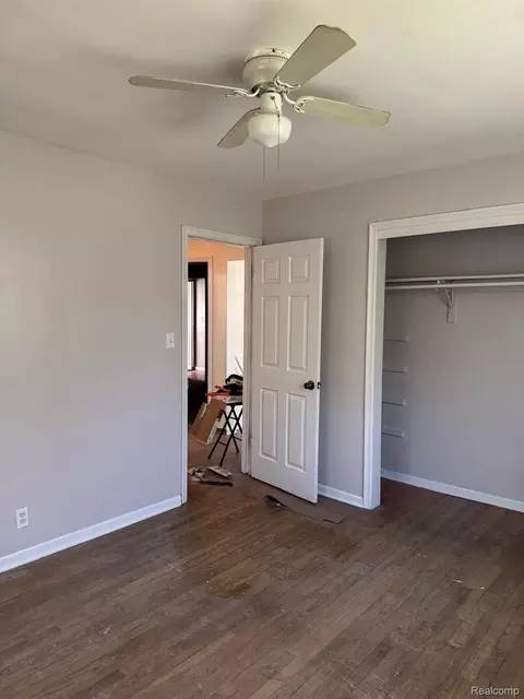 Bedroom - 1913 Basil Ln, Flint, MI 48504 photo 3 of 8