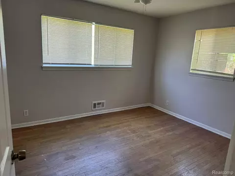 Bedroom - 1913 Basil Ln, Flint, MI 48504 photo 4 of 8