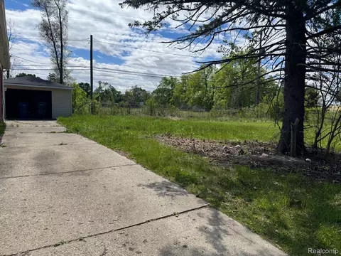 Exterior - 1913 Basil Ln, Flint, MI 48504 photo 1 of 1