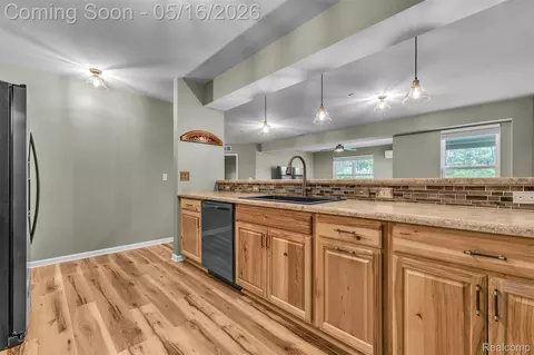 Kitchen - 4628 Crestway Dr, Brighton, MI 48116 photo 11 of 11